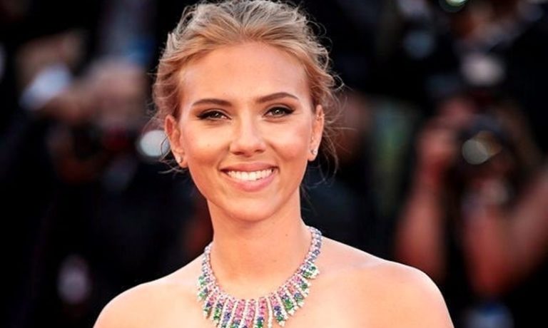 Scarlett Johansson Debuts Massive Diamond engagement Ring From 'SNL ...