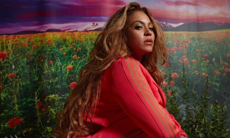 Beyoncé Flaunts Toned Abs In New Photos For 'Black Pack' Ivy Park ...