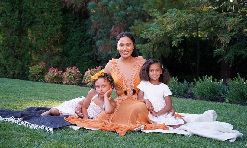 Ayesha Curry With Daughters Riley And Ryan Carson Beyonce Christmas Box Video