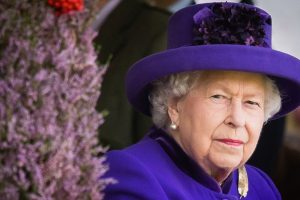 Queen Elizabeth Backlash Without Masks Photos