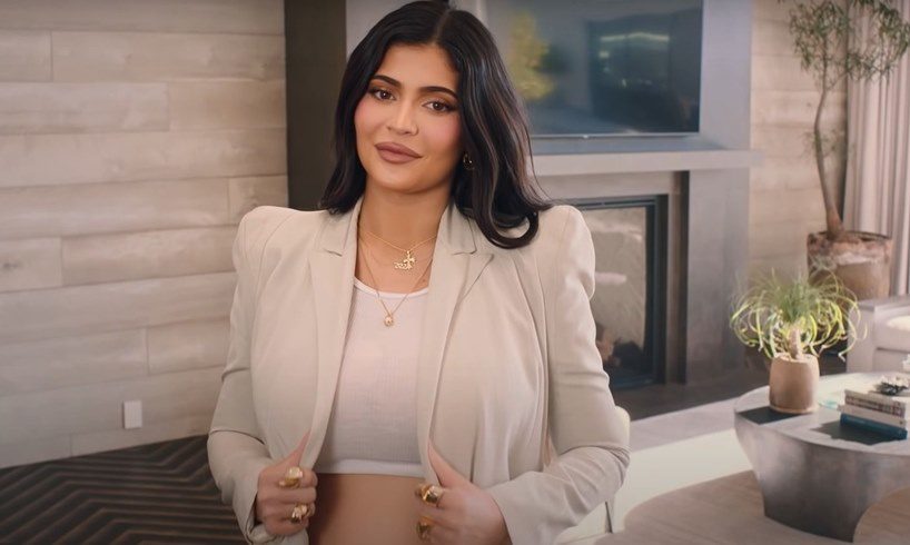 Kylie Jenner's Drops Beautiful Photos That Have Some Saying She Gave ...
