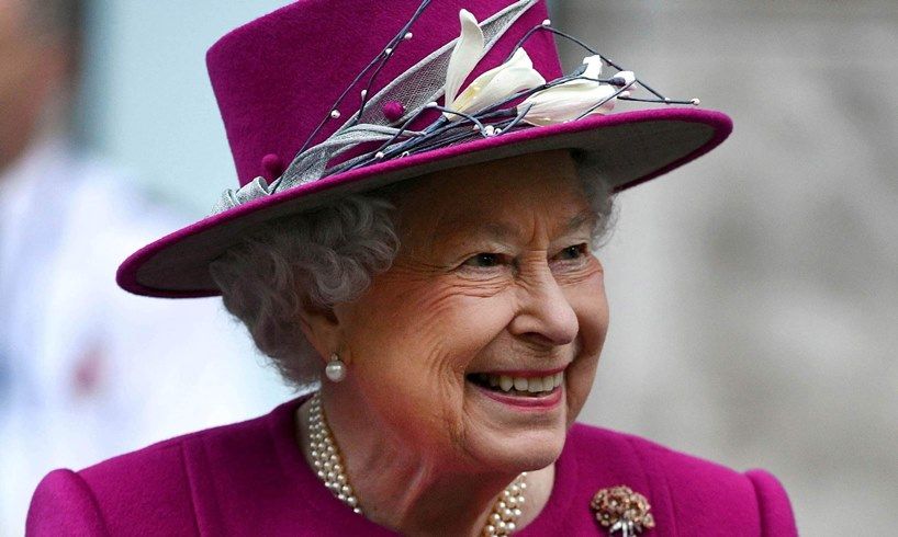 Queen Elizabeth Prince Harry William Meghan Markle Balcony
