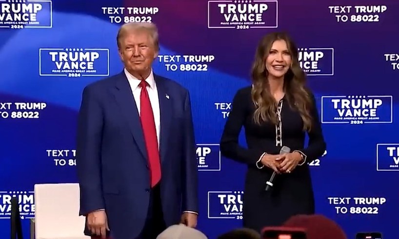 Donald Trump Kristi Noem MAGA Elte